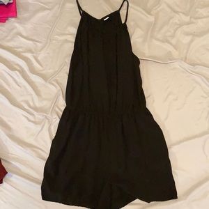 Spaghetti strap keyhole back romper with pockets